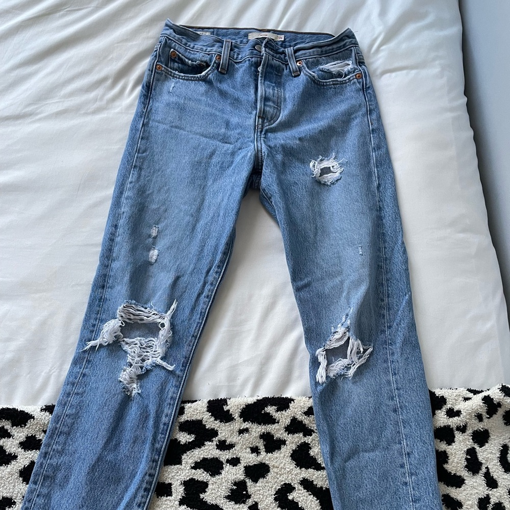 levi wedgie 26